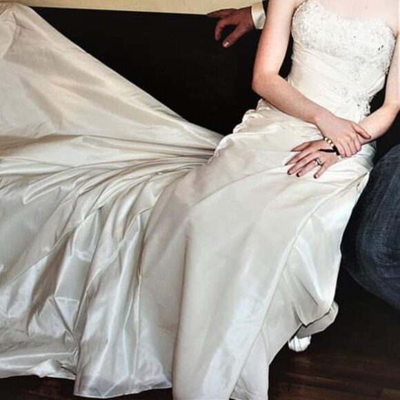 Sottero & Midgley Corset Wedding Dress - Picture 2 of 10